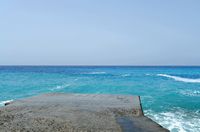 La ville de Sfakia en Crète. Le quai des transbordeurs de Chora Sfakion. Cliquer pour agrandir l'image.