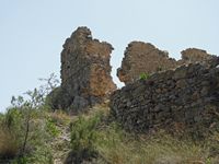 La ville de Sfakia en Crète. Ruines du château de Chora Sfakion (auteur Gerd-HH). Cliquer pour agrandir l'image.