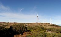 La plateau de Paúl da Serra à Madère. Parc eolien vu depuis Bica da Cana. Cliquer pour agrandir l'image dans Adobe Stock (nouvel onglet).