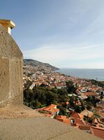 Le quartier São Pedro de Funchal à Madère. Vue sur Funchal depuis le Forte do Pico. Cliquer pour agrandir l'image dans Adobe Stock (nouvel onglet).