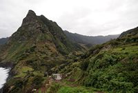 La côte nord de Madère. Entre Ponta Delgada et Arco de São Jorge. Cliquer pour agrandir l'image.