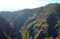Le village de Curral das Freiras à Madère. Gorges de la rivière dos Socorridos. Cliquer pour agrandir l'image.