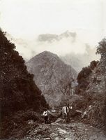 Le village de Curral das Freiras à Madère. Portage en hamac. Cliquer pour agrandir l'image.