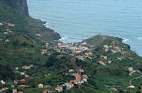 Le village de Porto da Cruz à Madère. Porto da Cruz vu depuis le belvédère de Portela. Cliquer pour agrandir l'image.