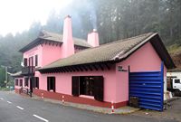 Le village de Santo António da Serra à Madère. Restaurant, col du Poiso. Cliquer pour agrandir l'image.