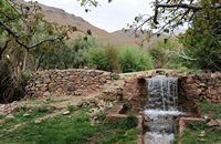 Le village de Tasga au Maroc. Ruisseau descendant de l'Atlas. Cliquer pour agrandir l'image dans Adobe Stock (nouvel onglet).