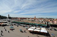 Le quartier de la Médina à Marrakech au Maroc. Place jamaa el fna. Cliquer pour agrandir l'image.