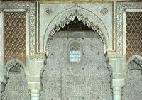 Les tombeaux des Saâdiens à Marrakech au Maroc. Salle des douze colonnes. Cliquer pour agrandir l'image.