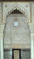 Les tombeaux des Saâdiens à Marrakech au Maroc. Salle des douze colonnes. Cliquer pour agrandir l'image.