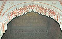 Les tombeaux des Saâdiens à Marrakech au Maroc. Salle des douze colonnes. Cliquer pour agrandir l'image.