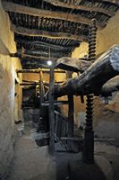 La ville d'Oukaïmeden au Maroc. Ancien pressoir, coopérative argan, vallée Ourika. Cliquer pour agrandir l'image.
