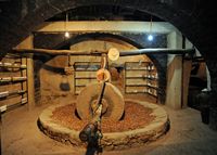 La ville d'Oukaïmeden au Maroc. Ancien pressoir, coopérative argan, vallée Ourika. Cliquer pour agrandir l'image.